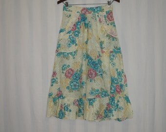 15% OFF! 1960's Vintage Suzy Homemaker Super Cute Skirt / Size Small Hippie Skirt / Flower Power / Good Ol' Days Happy Hippies