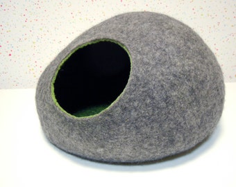 Hedgehog bed / small animal cave / small pet bed / felted pet