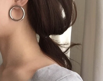 Delicate large circle earrings - vintage earrings - chunky circle ear stud