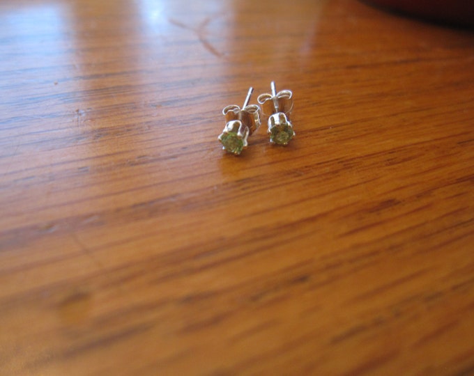 Peridot Stud Earrings, Petite 3mm Round, Natural, Set in Sterling Silver E864