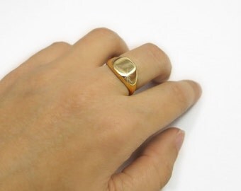 Solid gold signet ring, Gold engraved signet ring, Personalized ring, Personalized Initial ring, Custom seal ring, Personalized name ring.
