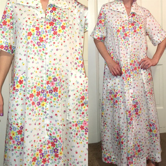 Vintage 70's Flowy FLORAL HouseWife MOO MOO Pajamas