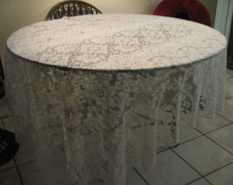 Vintage Oval Lace Tablecloth/Shabby Chic
