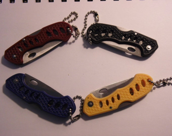 Small Key Chain Pocket Knifes in 4 Colors