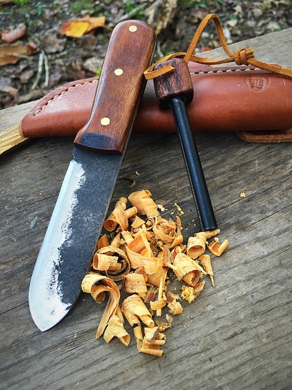 Hand bushcraft knife with fire steel by