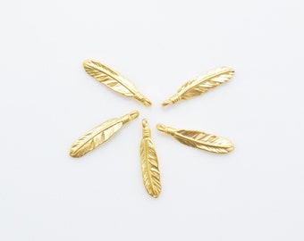 Feather Pendant . Feather Charm . Tiny Feather . Jewelry Craft Supply . 16K Matte Gold Plated over Brass - 4pcs / IA0052-MG