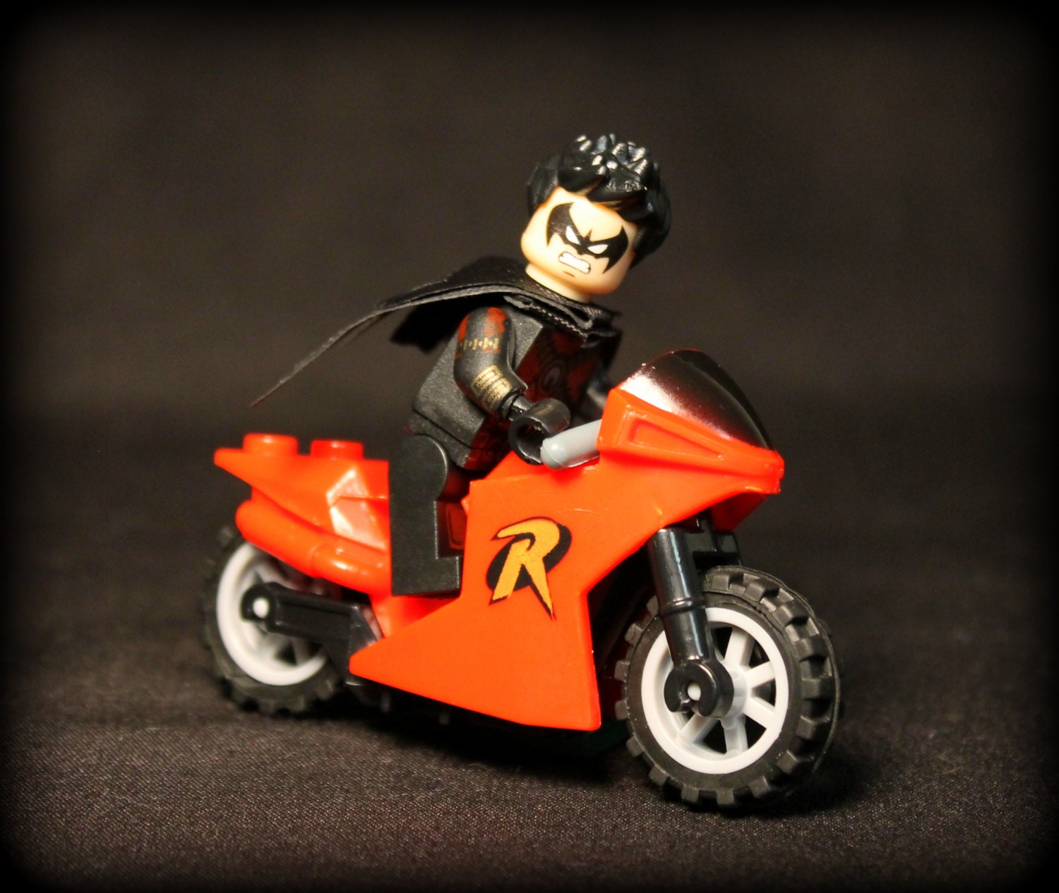 Custom Robin Motorcycle Minifigure. Lego Compatible.