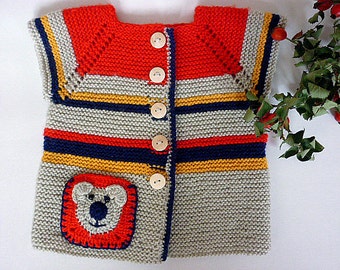 Hand knit baby cardigan with pocket.Unisex baby cardigan.Baby vest.Knitted baby cardigan with applique. Knit baby clothes.