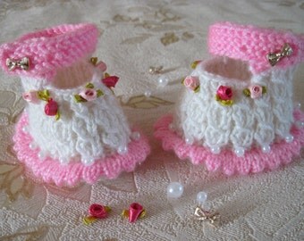 Newborn-gift-Christening-Girl-Baptism-White booties Baby girl Baby shower gift Newborn girl Baby shoes girl Rose baby shoes Pink booties
