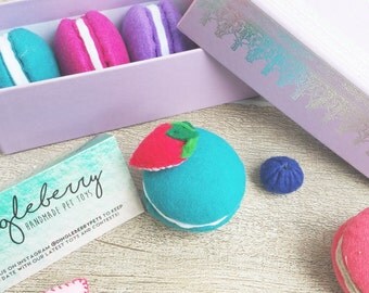 4 customizable CATNIP MACARONS and box - Catnip Cat Toy, cat toy, catnip toy, macarons, catnip macarons
