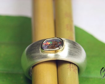 Silver ring with Opal