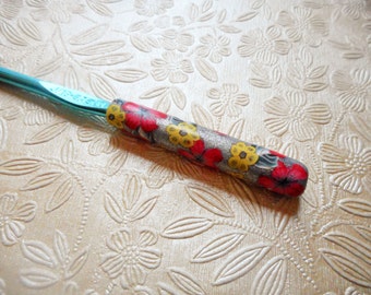 Polymer Clay Floral Covered Crochet Hook, Boye, Size J