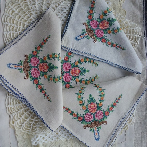 Four Vintage Cloth Napkins. .Floral Boquet