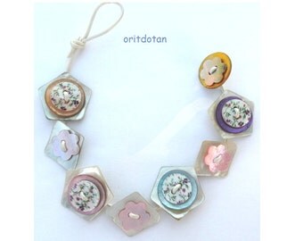 Bracelet button jewelry made of heart shell buttons and vintage buttons on leather cord