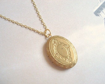 Gold Locket Necklace Bridesmaid Locket Little Gold Locket Vintage Brass Locket Gold Simple Locket Jewelry
