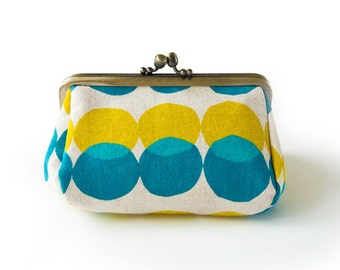 Metal frame capacious pouch // Yellow and Blue Drops