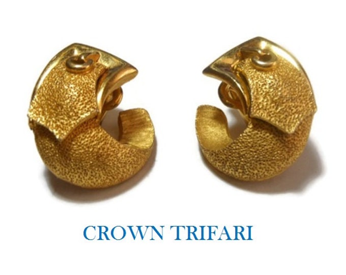 FREE SHIPPING Crown Trifari belt clip earrings, belt buckle earrings 1950s 1960s Mad Men, gold plated