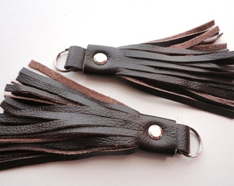 Small leather tassels keychain, brown tassel fringes key ring, leather clutch bag zipper charm / key fob, leather key holder, boho fashion