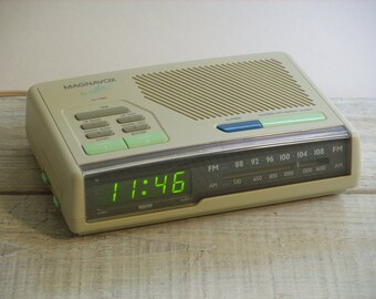 Vintage 80s Magnavox Digital Alarm Clock Radio ~ Retro Bedside Electric Clock (B6)