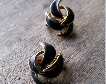 Vintage clip on art deco black enamel goldtone swirl earrings