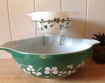 1960s JAJ Pyrex Clover Leaf Salad Set with Orginal Bracket in perfect condition - Rare Pyrex - Salad Set - Chip and Dip