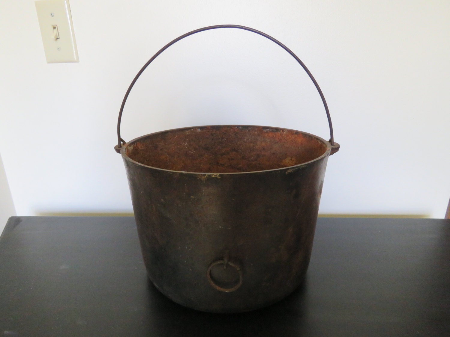 Sidney Hollow Ware Flat Bottom Cast Iron Kettle Large