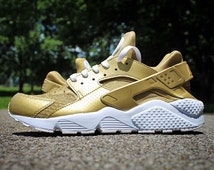 white and gold huaraches