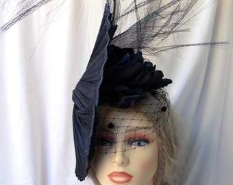 Black raffia headdress with rooster feathers Derby Hat Ascot