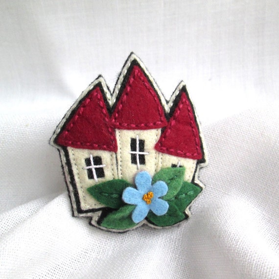 Tiny House. Felt Brooch. Unusual gift. Home Sweet Home. Miniature House Felt Brooch. Textile Jewelry. Unusual gift.