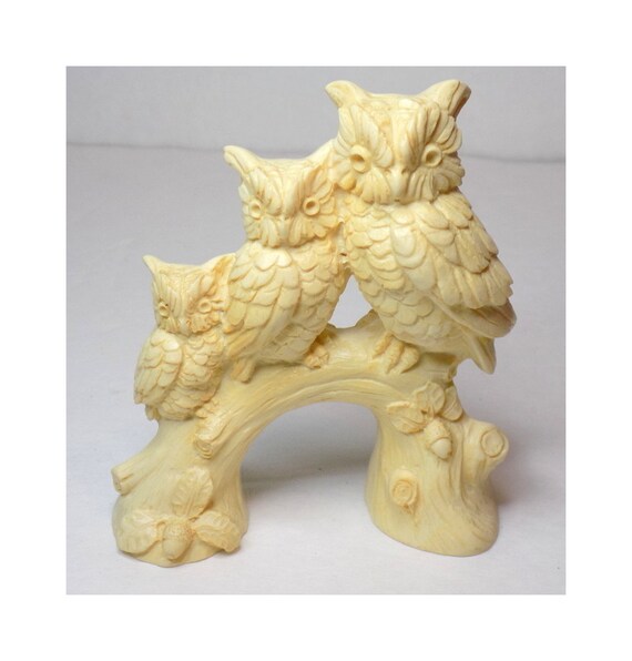 1970s Italian Owl Sculpture A. Santini Marble Alabaster and