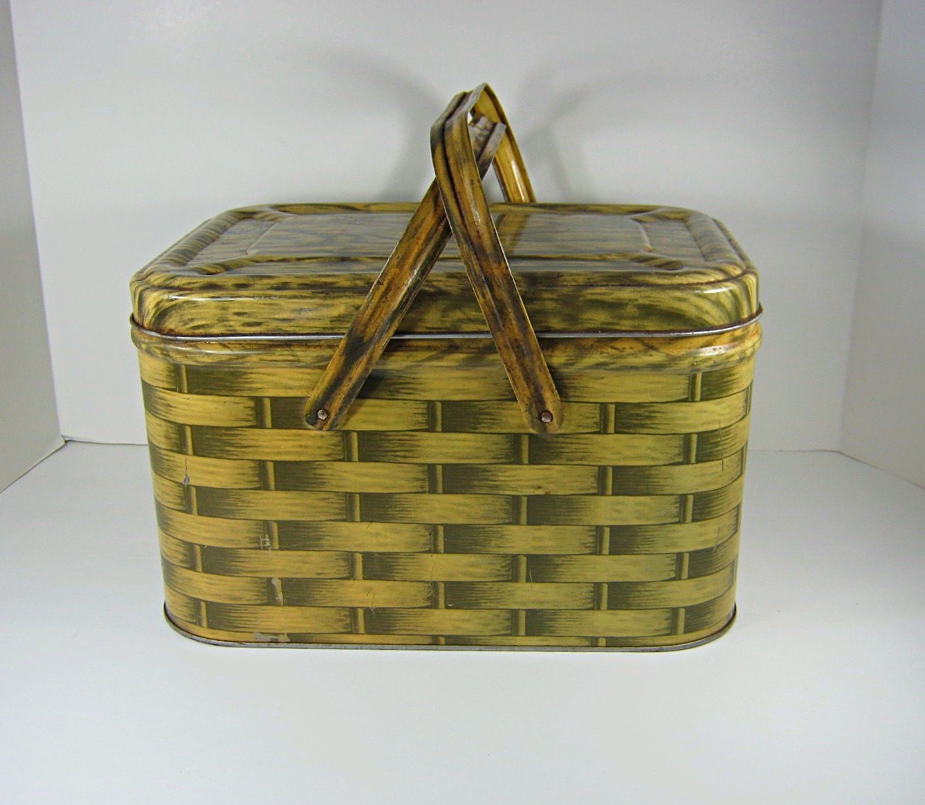 Vintage METAL PICNIC BASKET Hamper Storage Wicker Look