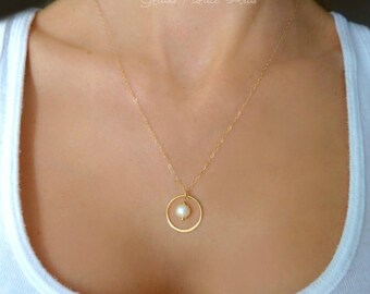 Freshwater Pearl Necklace, Dainty Pearl Necklace, Rose Gold Pearl Necklace, Rose Gold Bridesmaid Necklace Gift, Gold Circle Necklace Jewelry