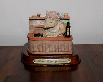 Heather Trotter by Leonardo, Little Nook Village Pig Figurine, LN-13, Heritage Mint Ltd., Lesser & Pavey Ltd., Collectible