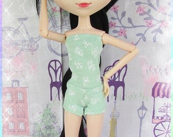 Handmade - Tube Style Jumper - Pullip - 1/6th Size - Light Green w Tiny White Flowers