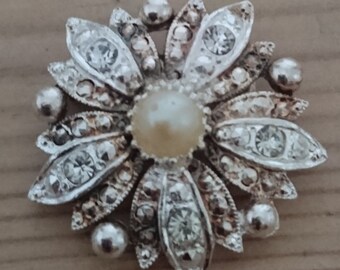 Vintage Pearl and rhinestone brooch