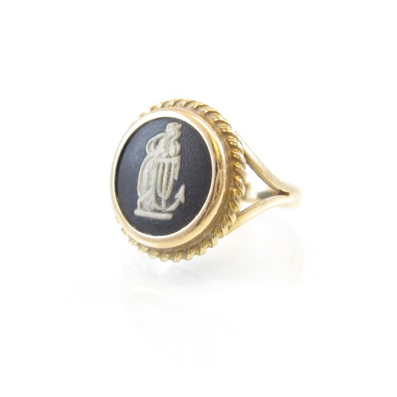 Vintage Wedgwood England Ring 10K Gold Female with Anchor