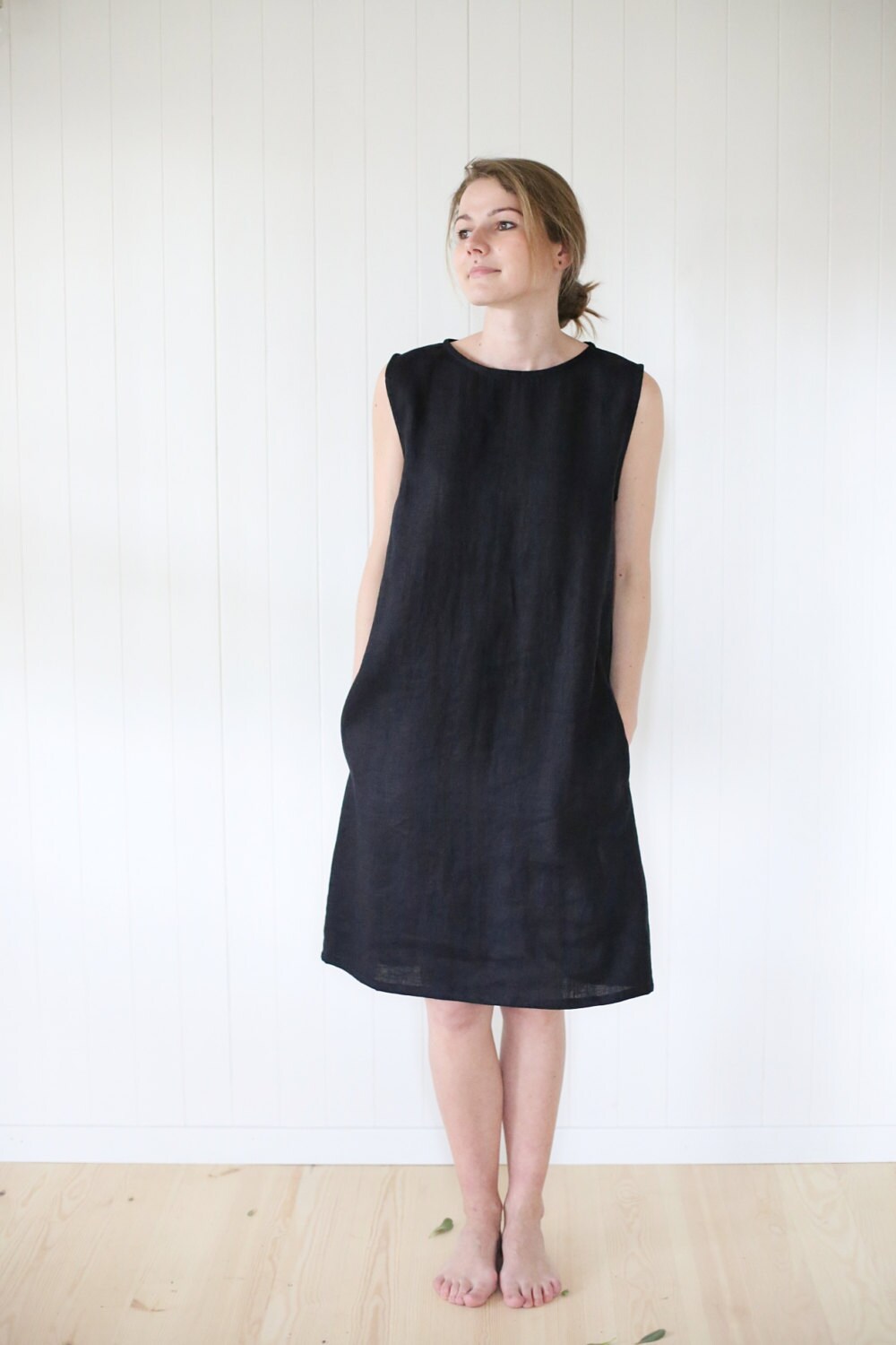 Japanese classic linen dress with side pockets and an opening
