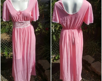 333-Pink vintage lingerie-Size small-Cute lace border-Flowers-Long-1980's style-Gift-Virgin bride-Teen girl-Ladies sleepwear-Romantic-Pink