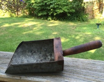 Vintage Grain Scoop - 1930s - Wooden handle - farm decor - country decor - farm collectible