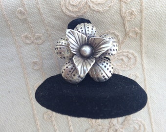Vintage Silver Ring, Silver Flower Ring, Vintage Silver Flower Ring, Size 7.25 ring, vintage silver Ring, Silver Flower Ring,