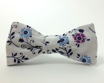 Floral / Freestyle Bow Tie / adjustable 15-19 inches