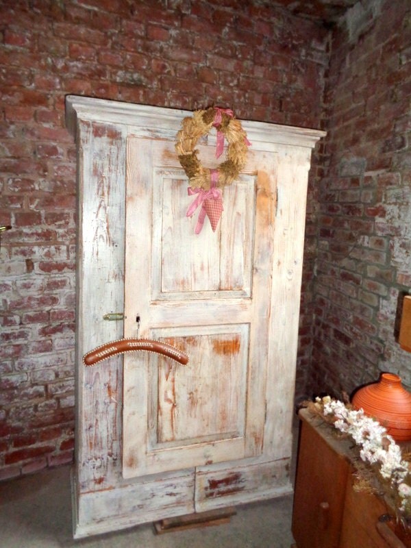 Cottage-Style – Schrank von ca.1890 – im schrillen Shabby-Look – Haute