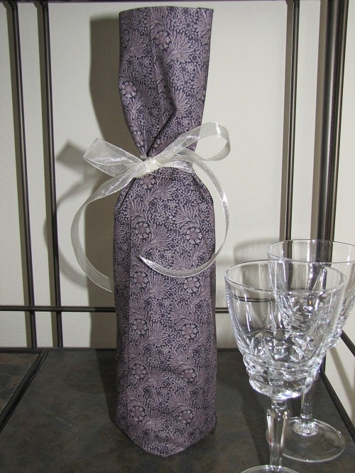 Wine bottle bag with ribbon tie