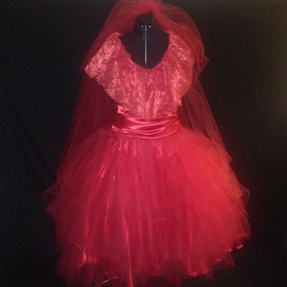 beetlejuice lydia wedding costume