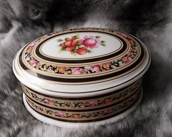 Wedgwood Trinket Box, Dressing Table, Fine Bone China, Home Decor, Clio Range 1992, Lidded, Roses in Bloom, Quality, Feminine Vintage Box