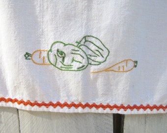 Vintage tea towel, Kitchen tea towel, vegetable themed dish towel, rick rack linen towel, colors guaranteed fast,Cannon linen, kitschy linen