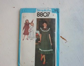 VINTAGE Girls Nightgown Pattern, size 12, 1978 Simplicity 8807, Unused.