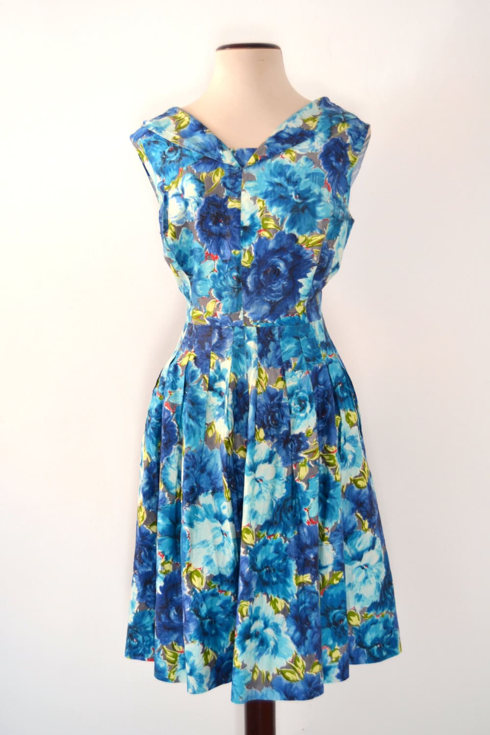 Classic 1950s floral Printed Cotton DRESS. Hand Made Timeless
