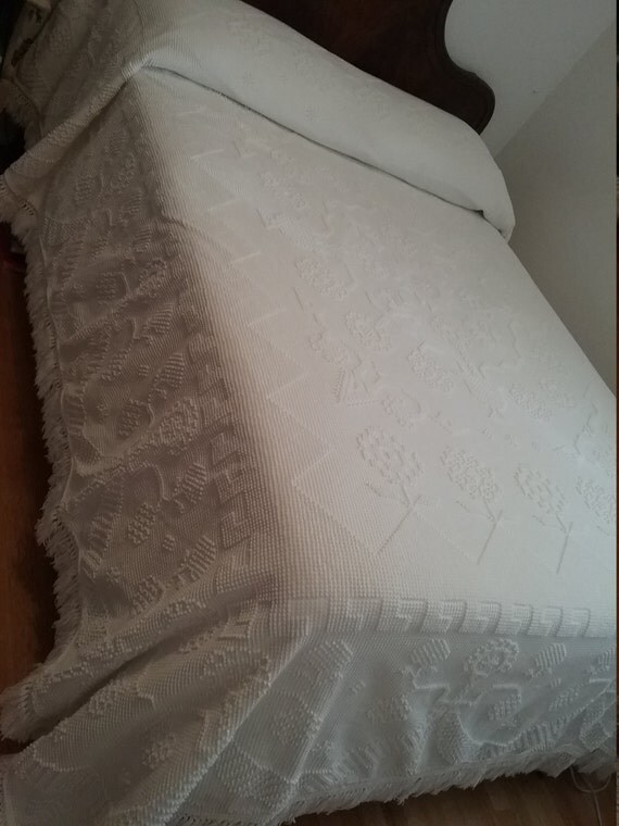 Bates Hobnail full/queen Cotton Bedspread