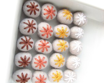Light grey felted wool rondelle beads embroidered with yarn. Mix of 20 beads. Gift wrap decoration, baby mobile decor, fall, autumn colors